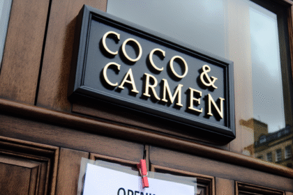 Coco & Carmen postpone the opening - again
