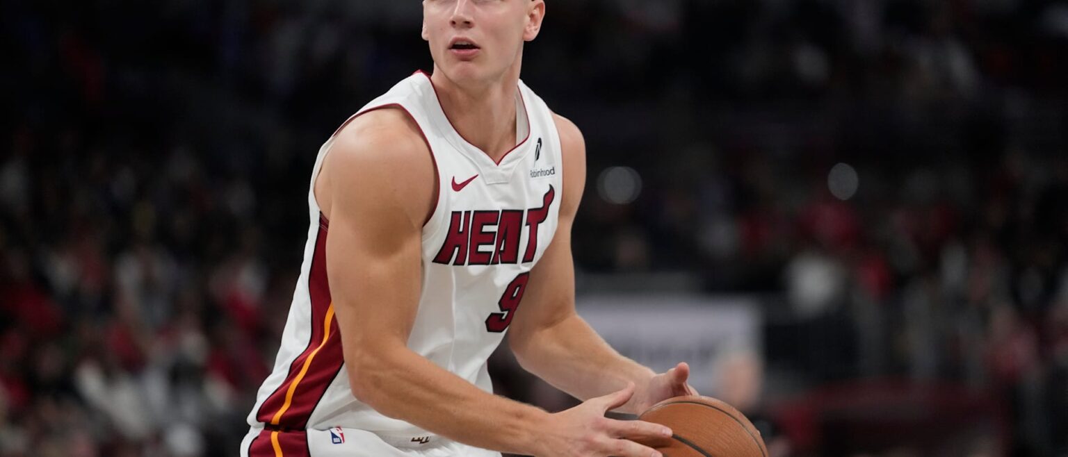 Pelle Larsson has sprained his foot - will be out for at least a week